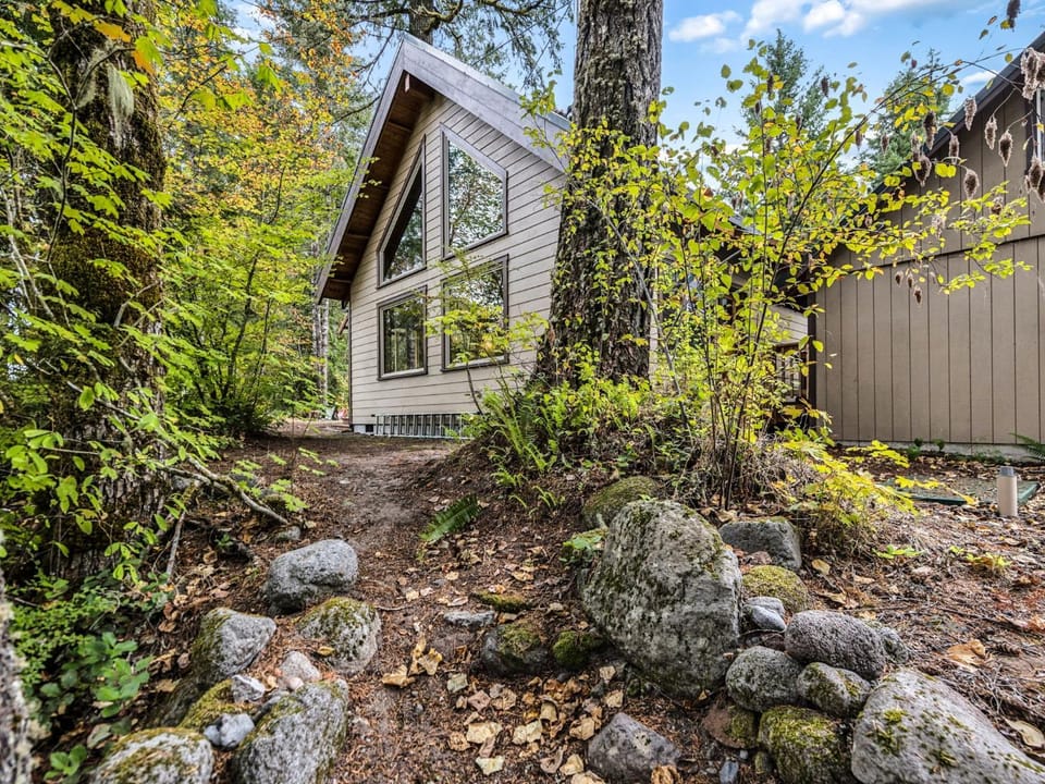 Riversong Retreat Sandy River View Cabin Cabin in Mount Hood Village