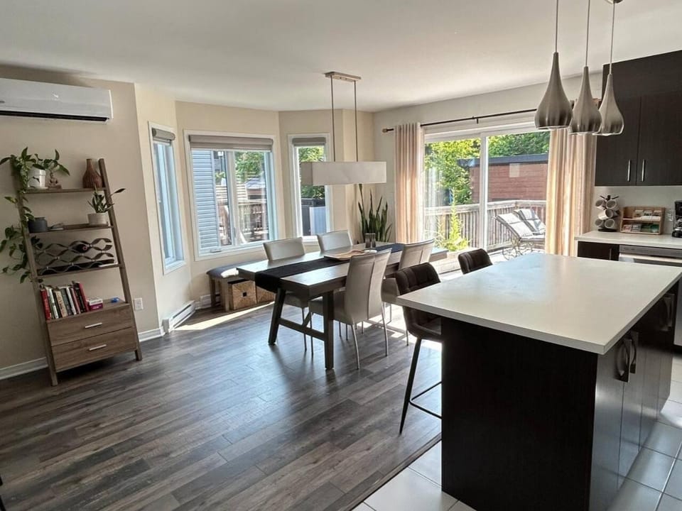 Stylish 4-Bedroom Home House in Gatineau
