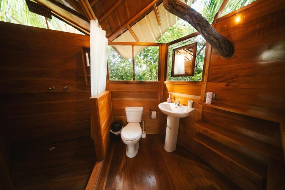 Treehouse Upper Level Near Pier Premium Queen Apartment in Isabela Island