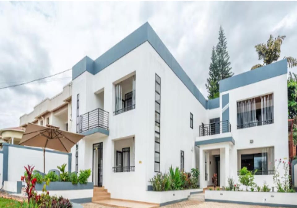 Property building, Day, Street view