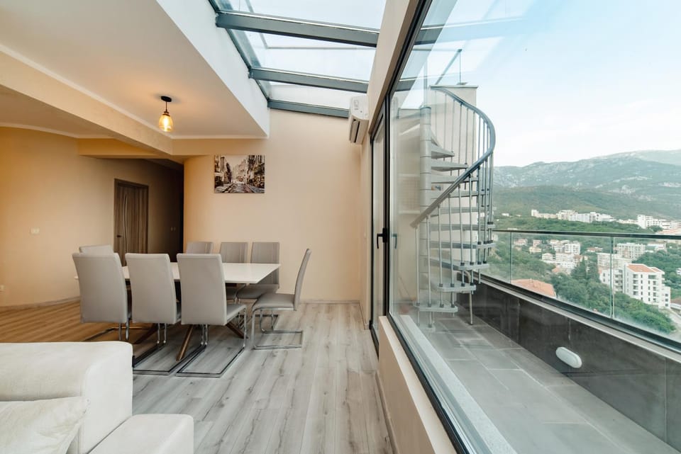 Balcony/Terrace, Living room, Seating area, Dining area