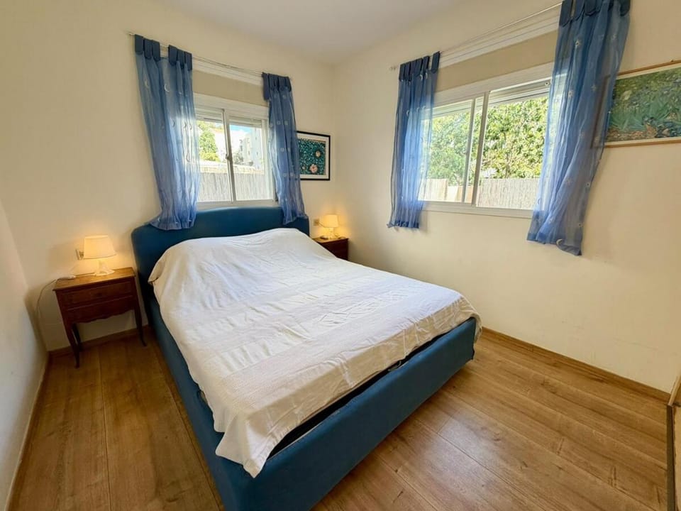 3 BDR Family Garden Apartment Mamad Parking Apartment in Herzliya