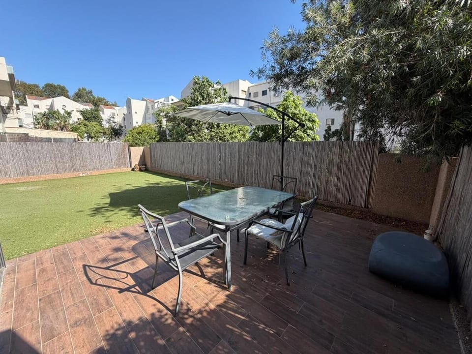 3 BDR Family Garden Apartment Mamad Parking Apartment in Herzliya