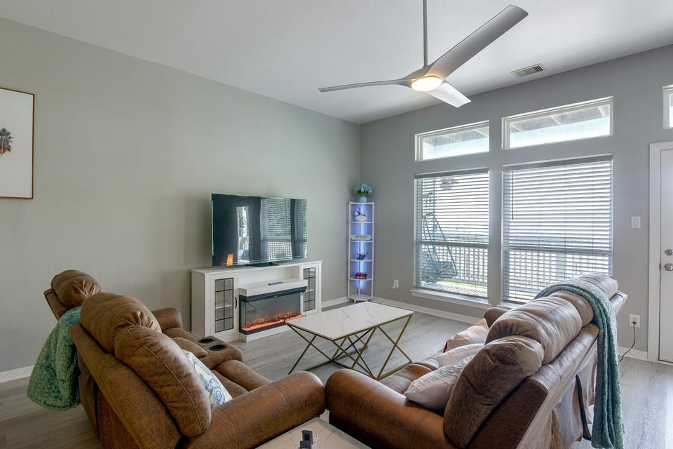 Steps to Sylvan Beach Park! Family Getaway House in La Porte