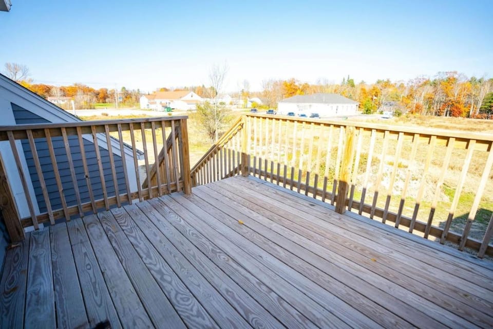 Cozy Winter Suite and Hot Tub Apartment in New Gloucester
