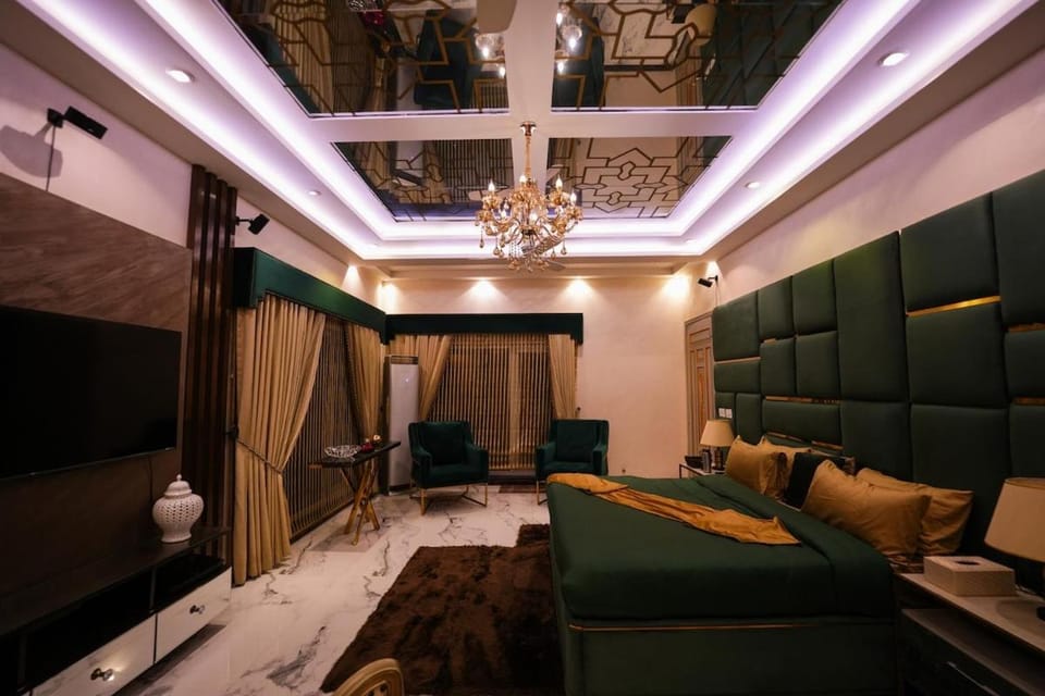 Downtown Luxurious Villa- Private Butler, Pool & Music Villa in Lahore