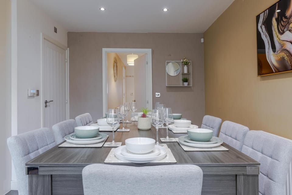 Seating area, Dining area