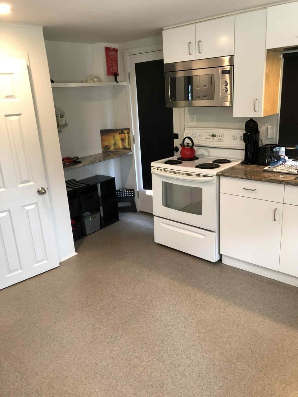 Kitchen or kitchenette, oven, stove