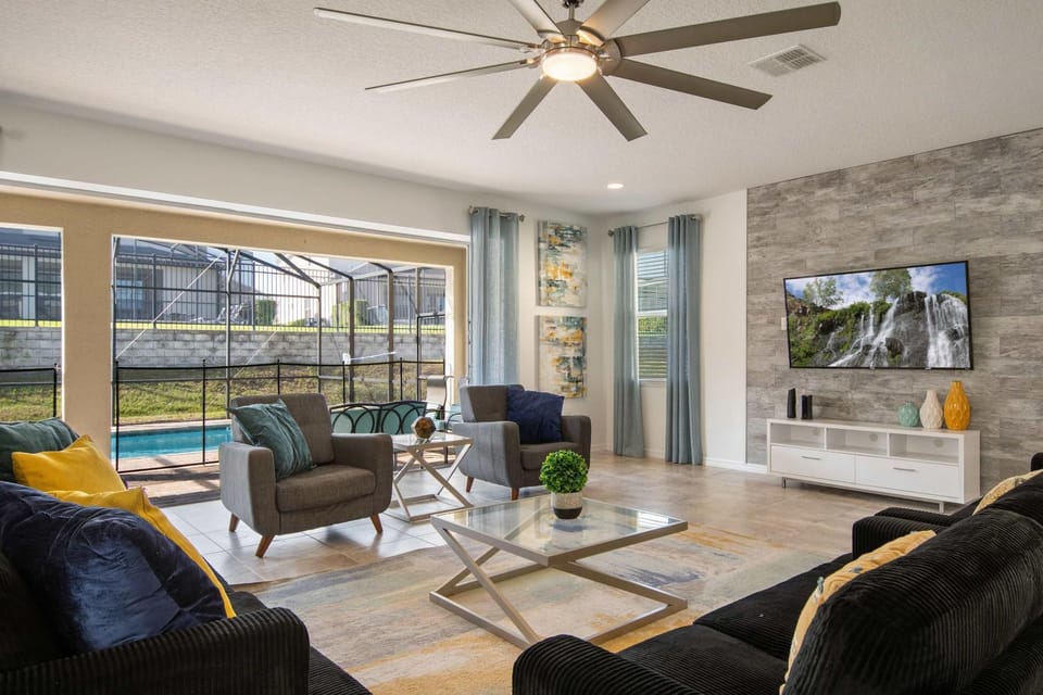 TV and multimedia, Living room, Seating area, Swimming pool