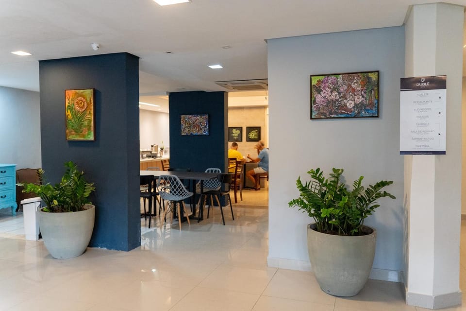 Property building, Restaurant/places to eat, Seating area, Dining area