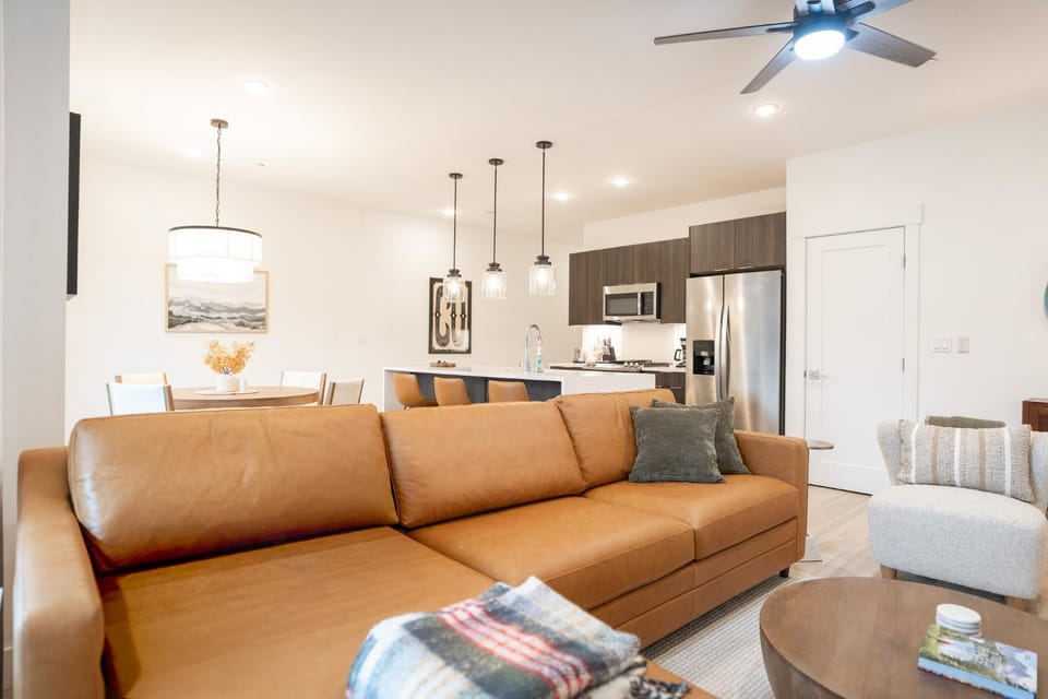 River West Rivers And Roads Condo: Mountain Views, Shared Hot Tubs Apartment in Silverthorne