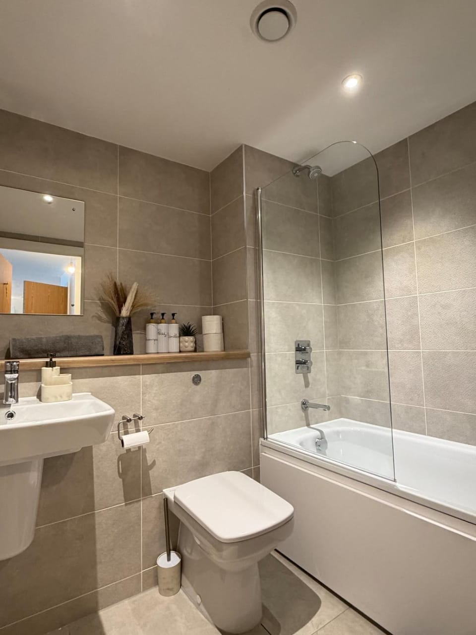 Deluxe Premium 2Bed Apartment with waterside view Apartment in Salford