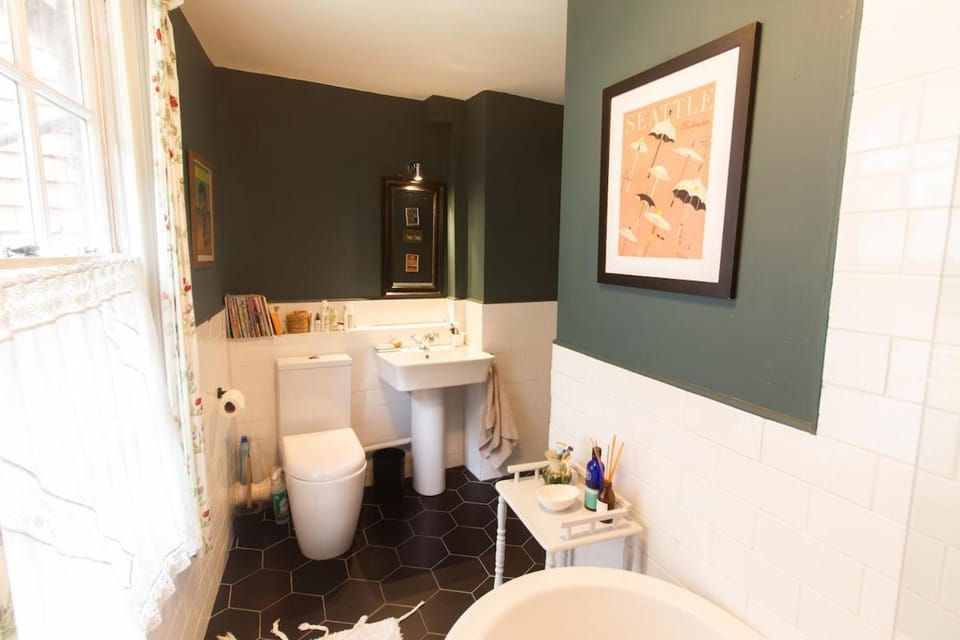 Charming 2-Bed Cottage in Historic Lewes House in Lewes District