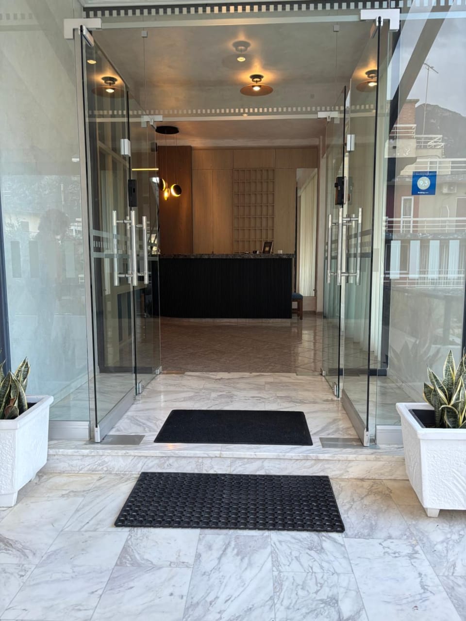 Facade/entrance