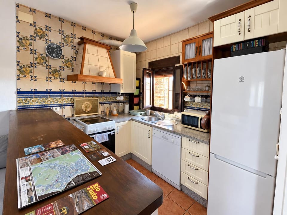 Kitchen or kitchenette, stove, kitchen