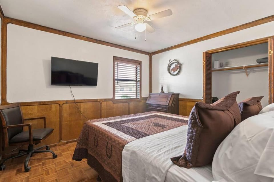 4BR Glendale Ranch - Family & Horse Friendly! House in Glendale