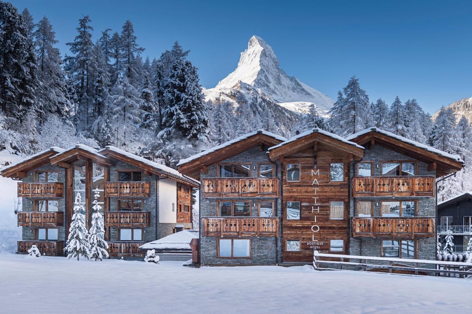 Property building, Facade/entrance, Natural landscape, Winter, Mountain view