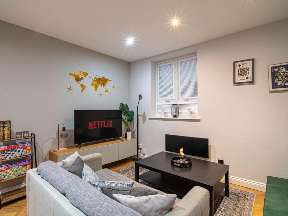 Communal lounge/ TV room, TV and multimedia, Living room