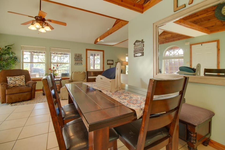 Grand Lake Escape: Deck, Hot Tub, Views! House in Lake O The Cherokees