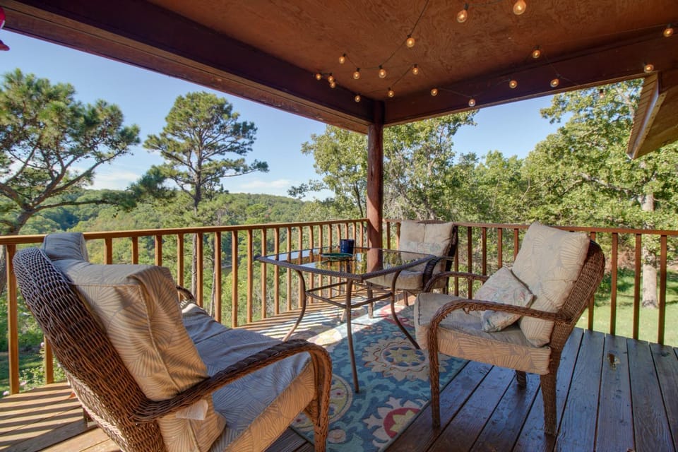Grand Lake Escape: Deck, Hot Tub, Views! House in Lake O The Cherokees