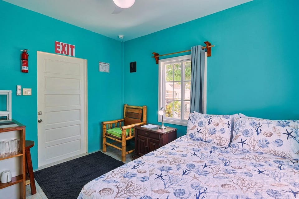 Central Caye Caulker Apartment with AC Wi-Fi & Kitchen Apartment in Belize District
