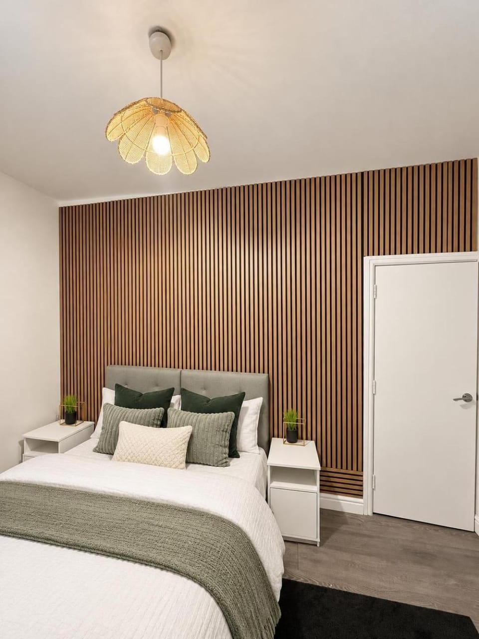 The Luxe Hot Tub House Apartment in Manchester