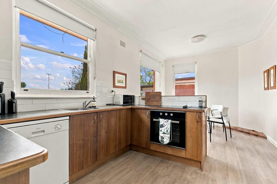 Bathurst Family Home - 3 Bed Sleeps 6 Near Mount Panorama House in Bathurst