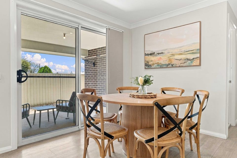 Morrisset Retreat - Sleeps 5 Walk to Bathurst CBD House in Bathurst