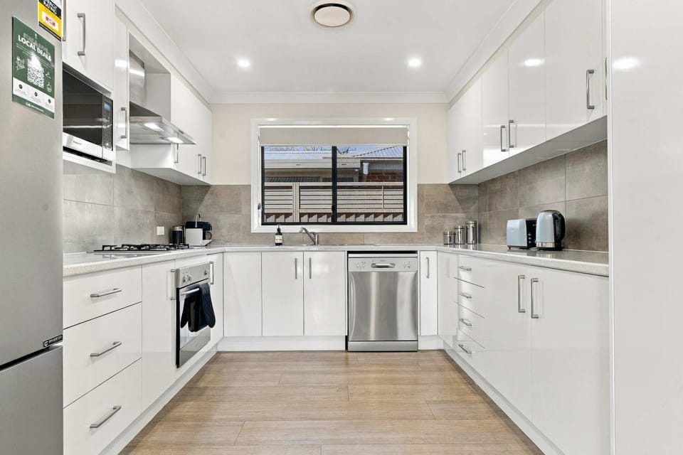Morrisset Retreat - Sleeps 5 Walk to Bathurst CBD House in Bathurst