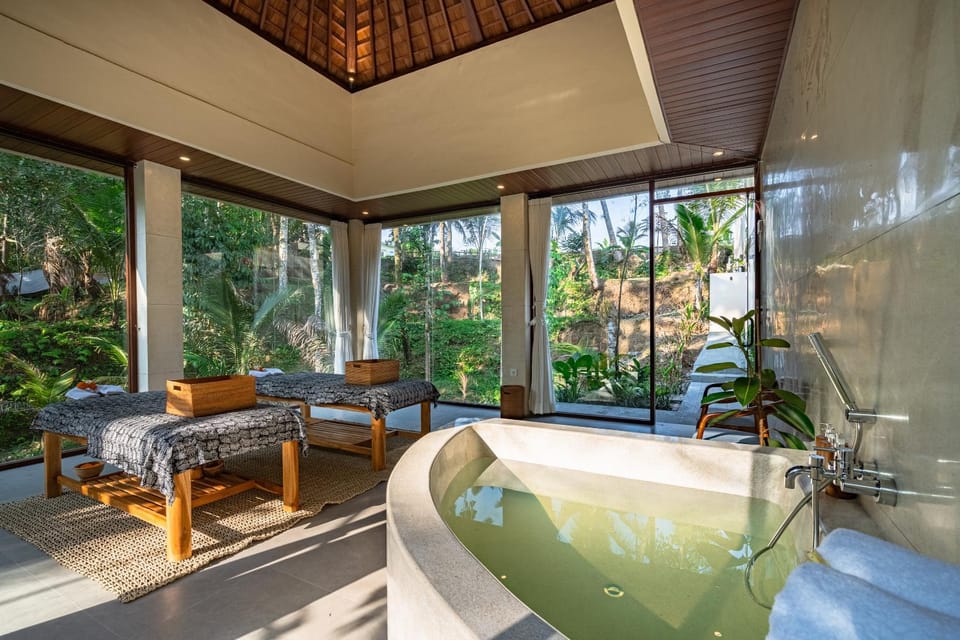 DE TUKAD Luxury Villa In Ubud With River View Hotel in Ubud