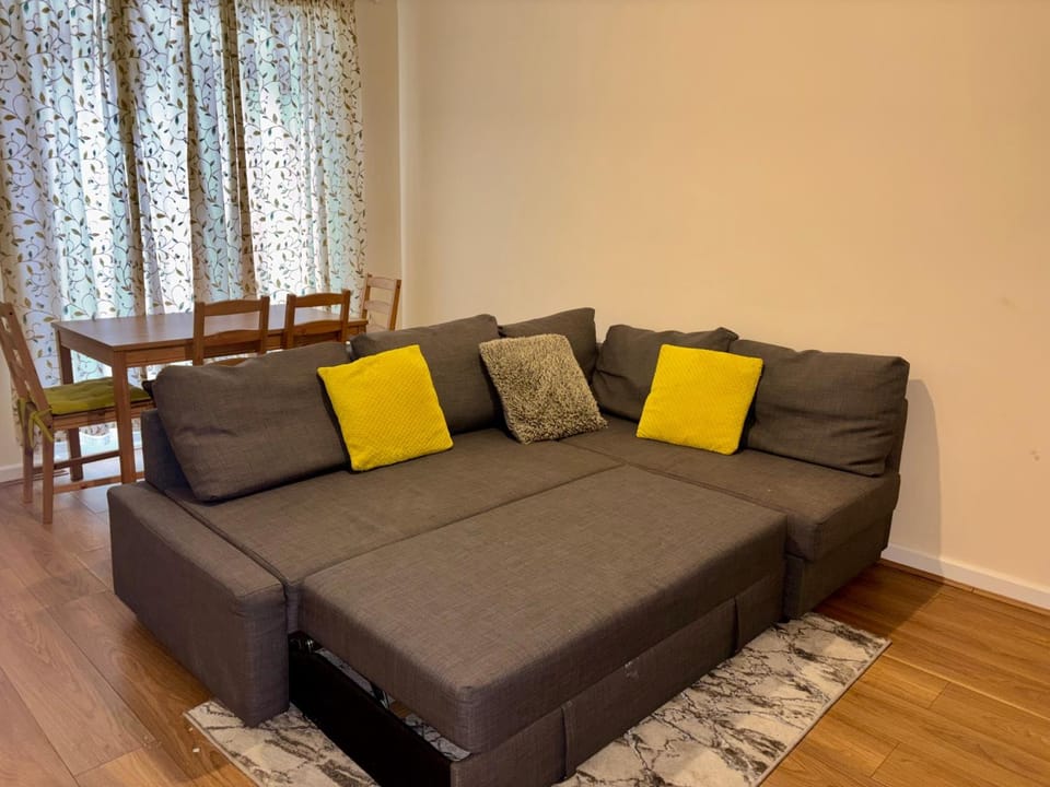 Apartment Sleeps 5 with WiFi Apartment in Wolverhampton