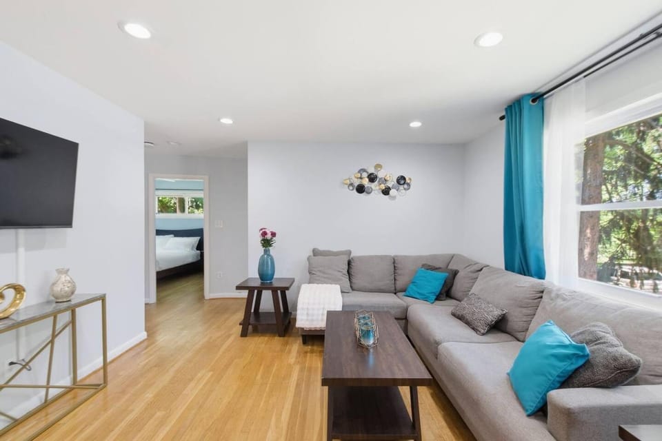 Silver Spring 5BR near DC Sleeps 12 House in Wheaton-Glenmont