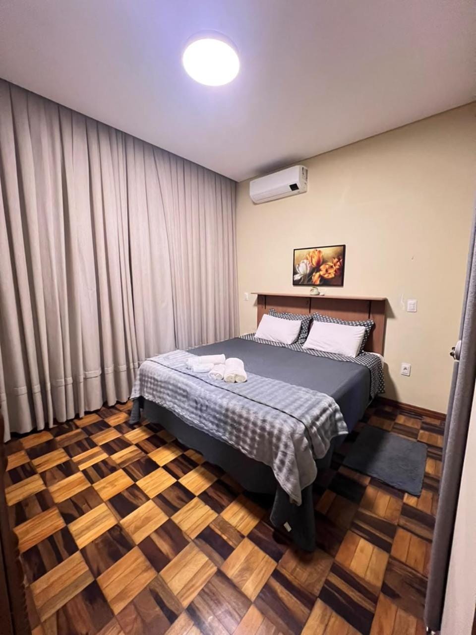 Casa ampla no centro com piscina e churrasqueira House in Joinville