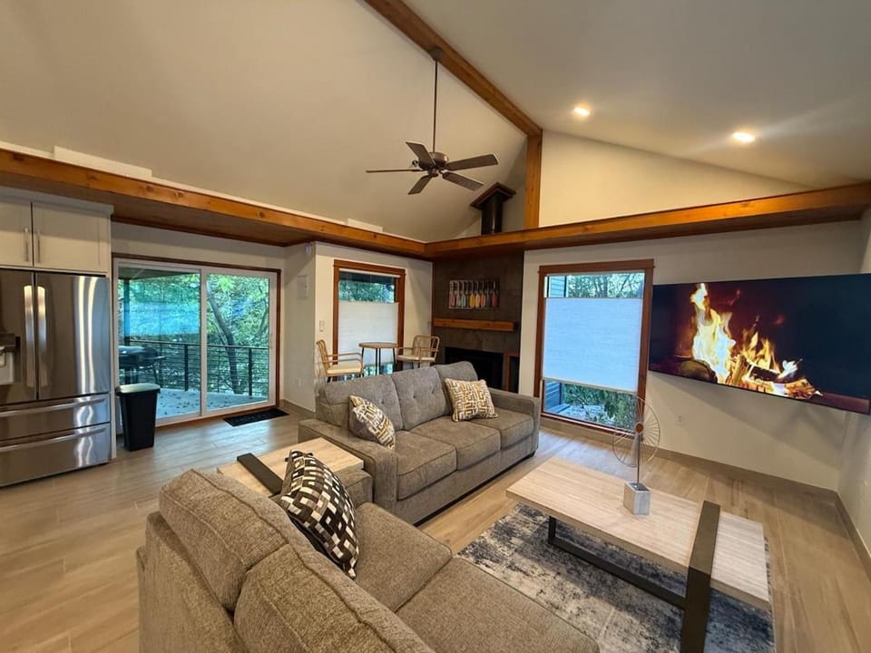 Lakehouse Escape - Hot Tub - Fire Pit - Eureka Springs House in Carroll County