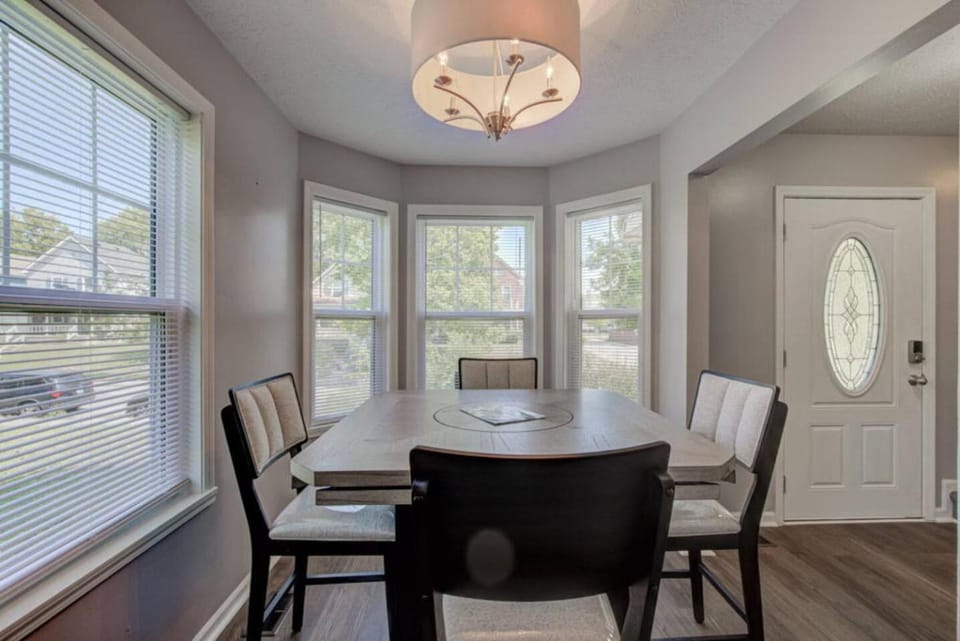 The Butler Villa House 2BR w/Free Parking House in Indianapolis