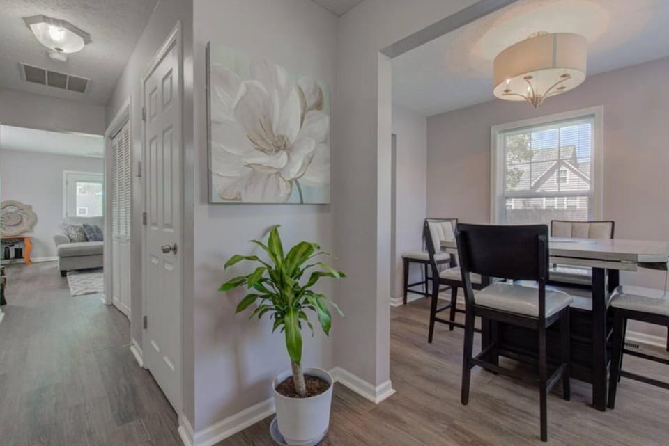 The Butler Villa House 2BR w/Free Parking House in Indianapolis