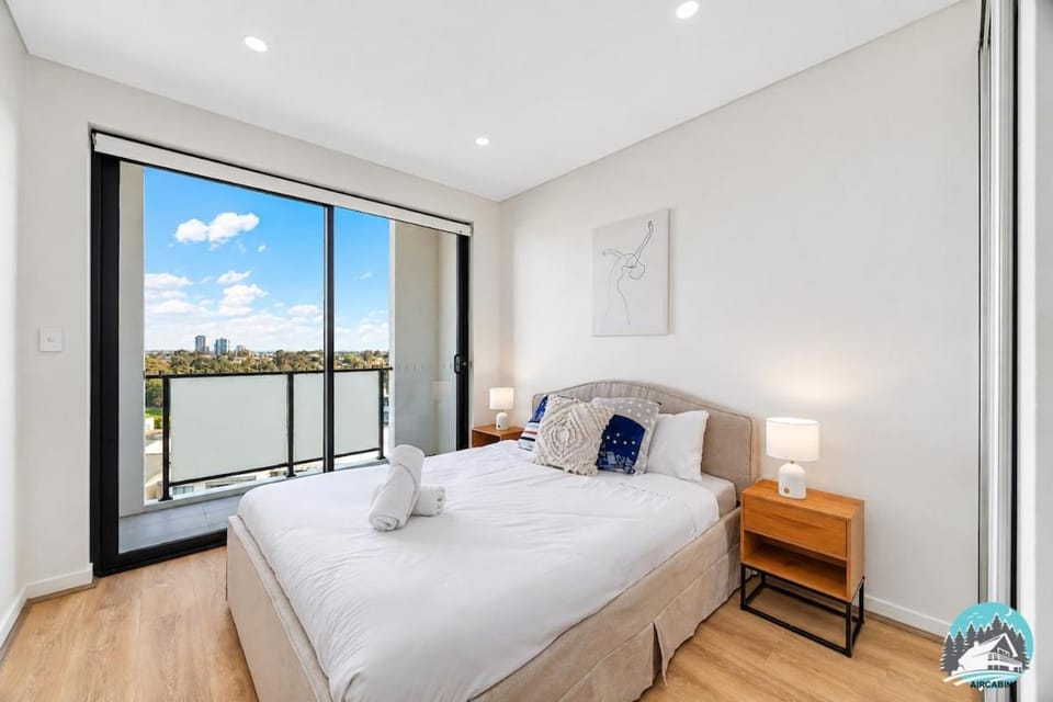 Spacious 3BR Stay near Parramatta Parking Apartment in Merrylands
