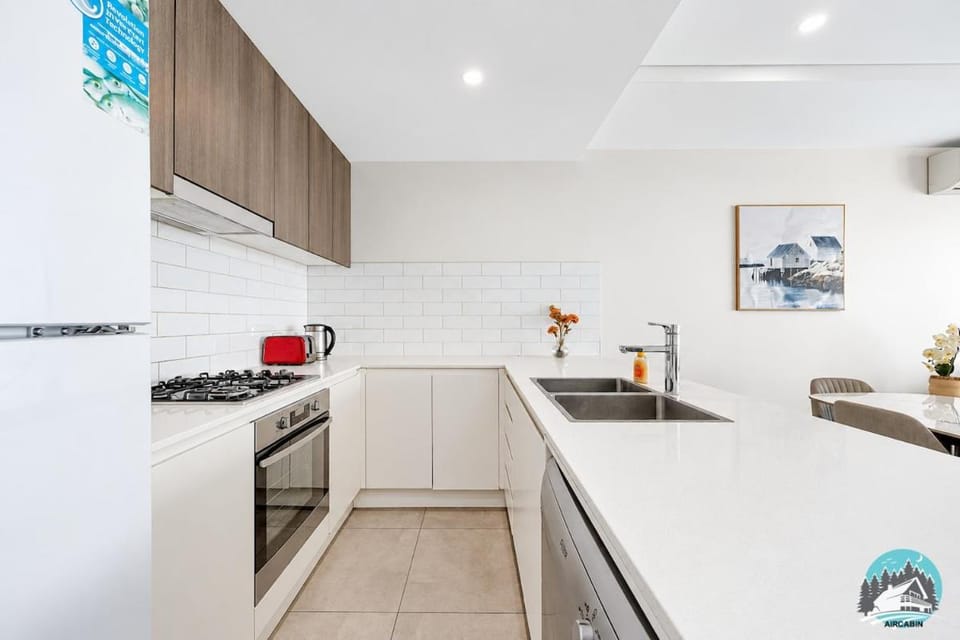Spacious 3BR Stay near Parramatta Parking Apartment in Merrylands