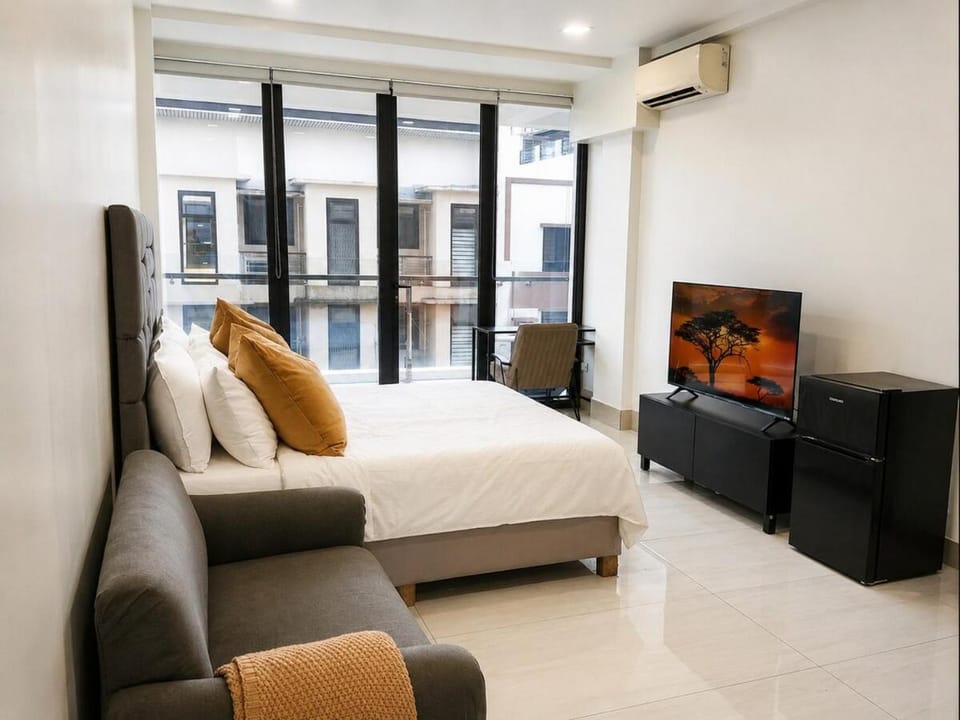 Resort-style home in Cubao with salt pool - Walk to Araneta House in Pasig