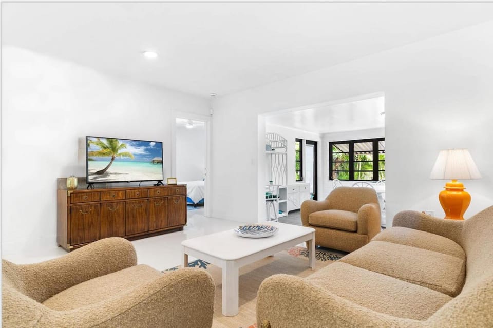 Coastal Retreat w Private Heated Pool Near Beach House in West Palm Beach