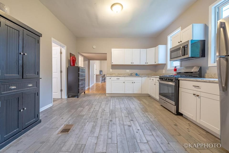 Super AMAZING HOME - NEAR DOWNTOWN! Free Parking! Vacation rental in Chicago