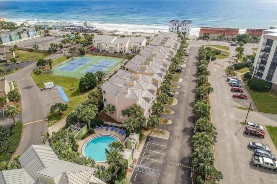 3 Story Destin Villa Private Beach Shared Pool House in Destin