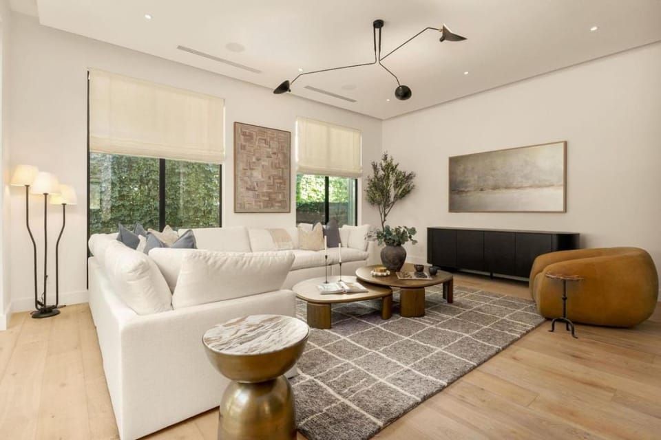 Luxe Austin Haven H-Tub Ping Pong with Bungalow House in Zilker