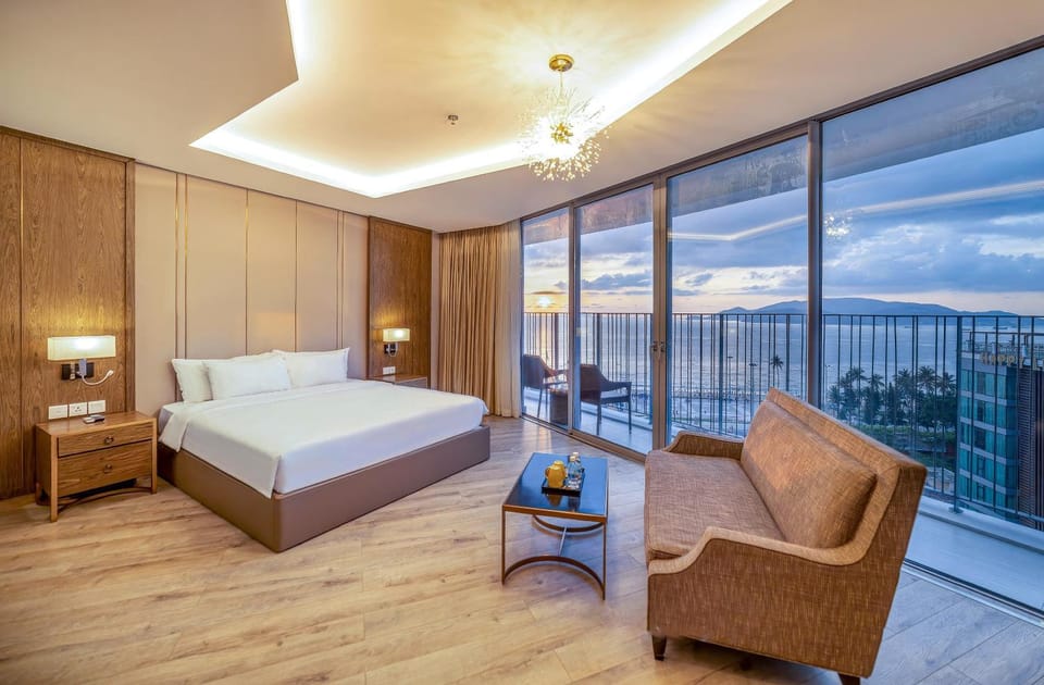 Bed, Natural landscape, View (from property/room), Balcony/Terrace, Living room, Photo of the whole room, Seating area, Bedroom