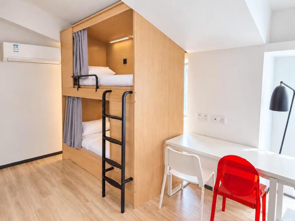 Dengba Capsule Youth Hostel -Shanghai Beiyangjing Road Subway Station Branch Hostel in Shanghai