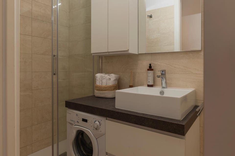Noma 225 - 5 minutes walk from Metro Policlinico Apartment in Rome