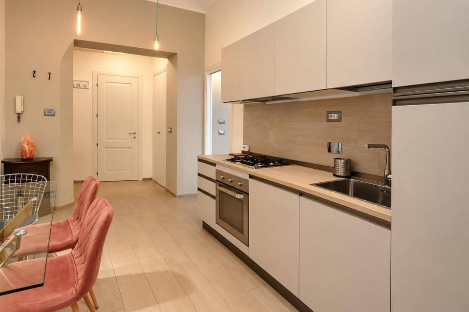 Kitchen or kitchenette, Seating area, Dining area, oven, pet friendly, stove
