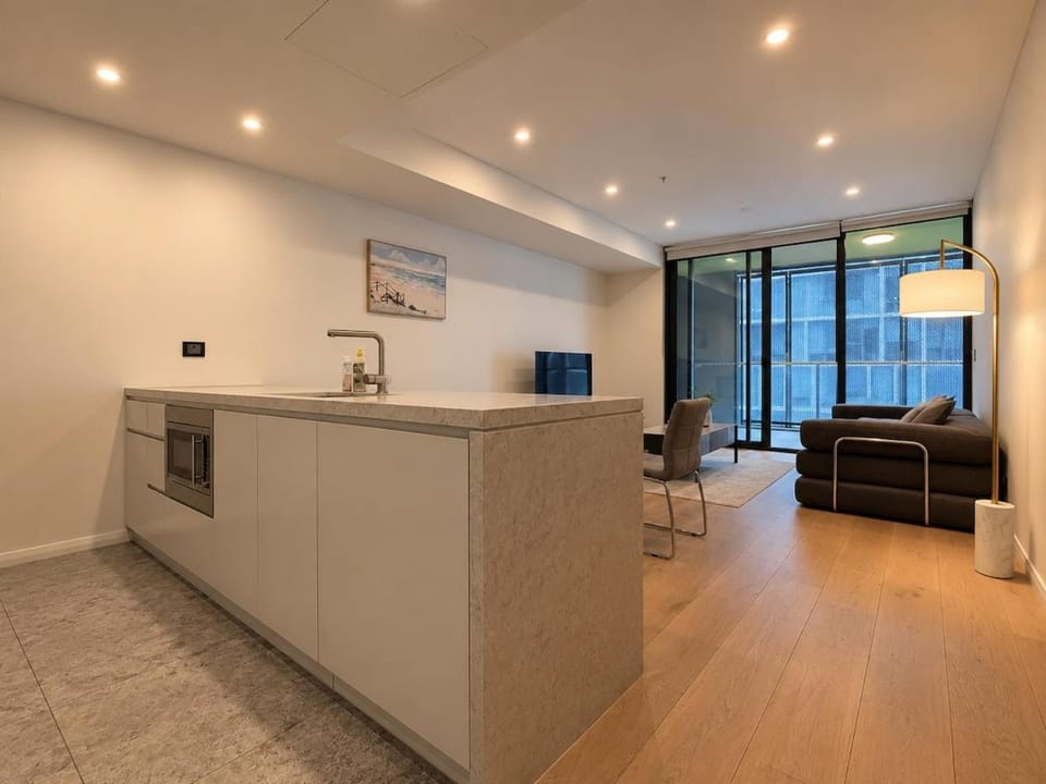 Green Square central living area, close to downtown and the airport, free parking Apartment in Sydney