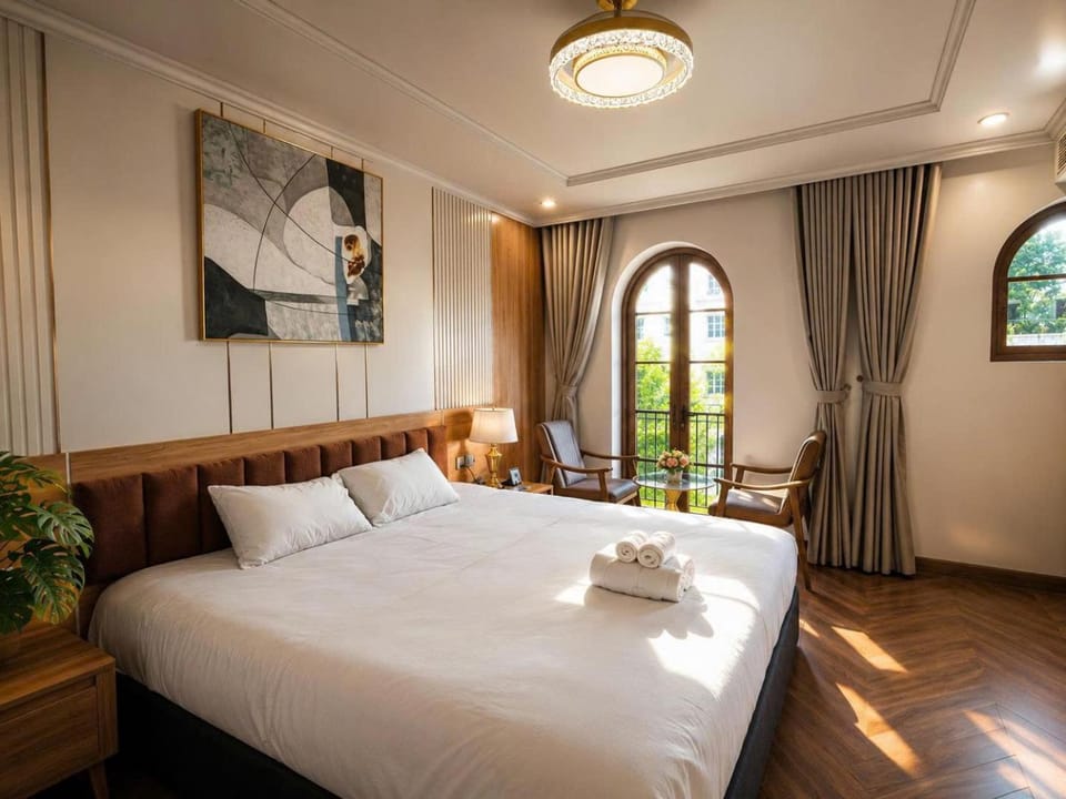 Bed, Photo of the whole room, Seating area, Bedroom, towels