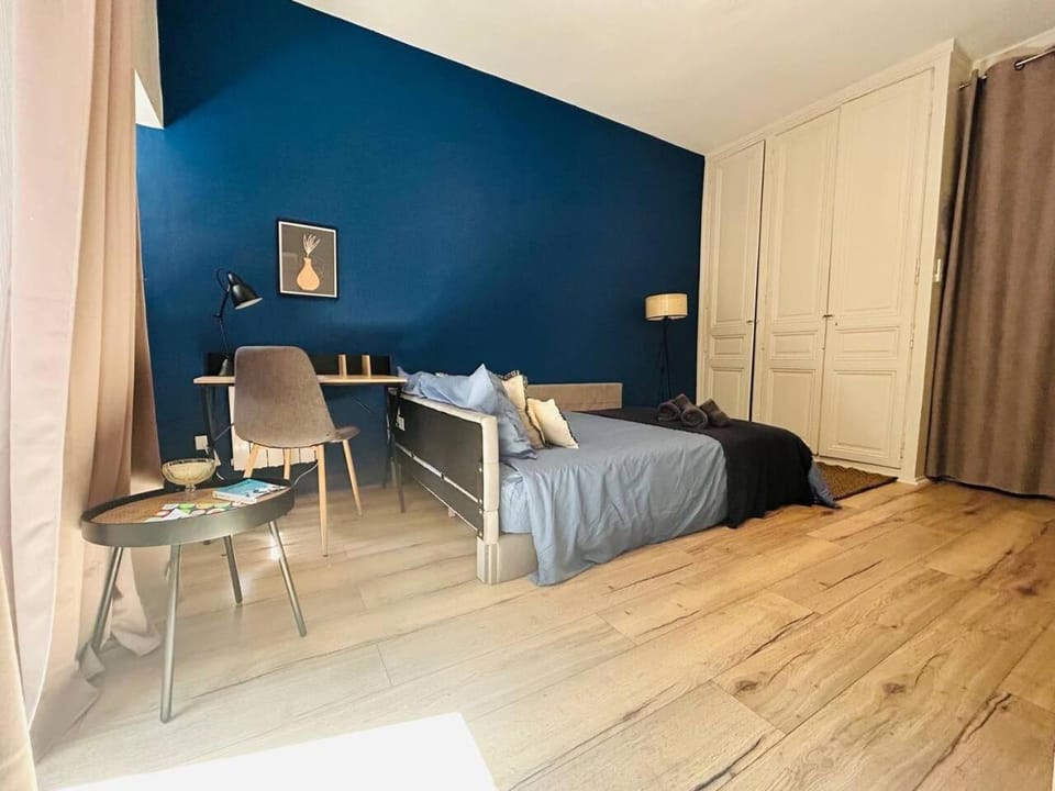 Bed, Living room, Bedroom